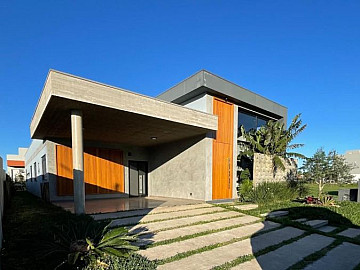 CASA T�RREA ALTO PADR�O